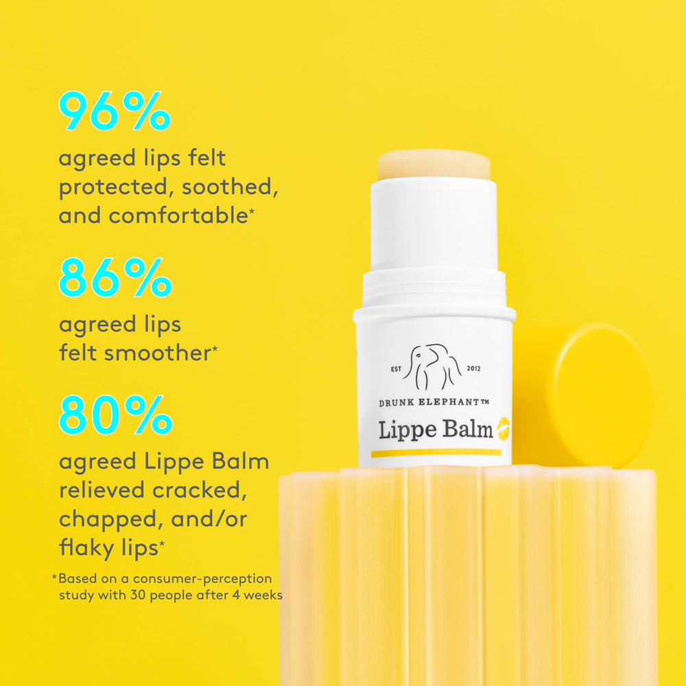 Aplicación suave de Drunk Elephant Lippe Balm para hidratación instantánea.