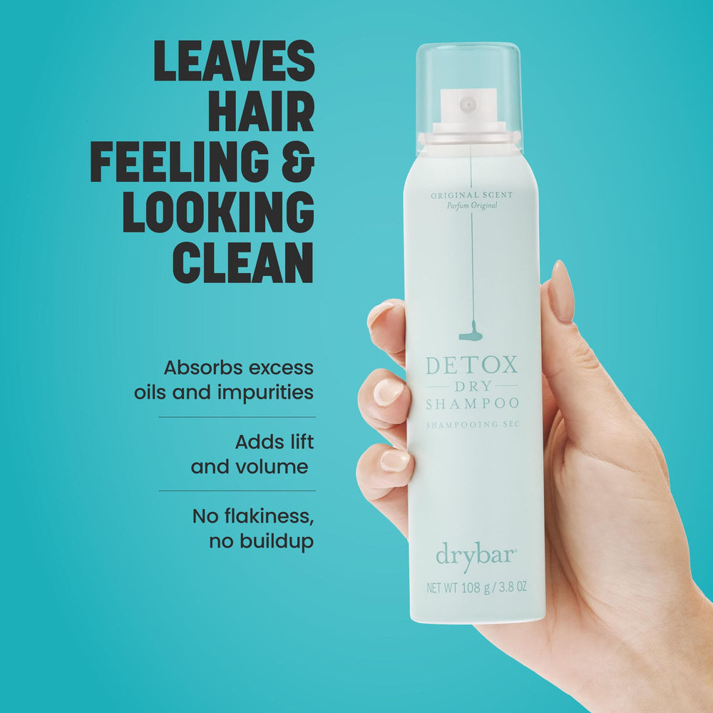 Drybar Detox Champú Seco aporta textura suave sin residuos visibles.