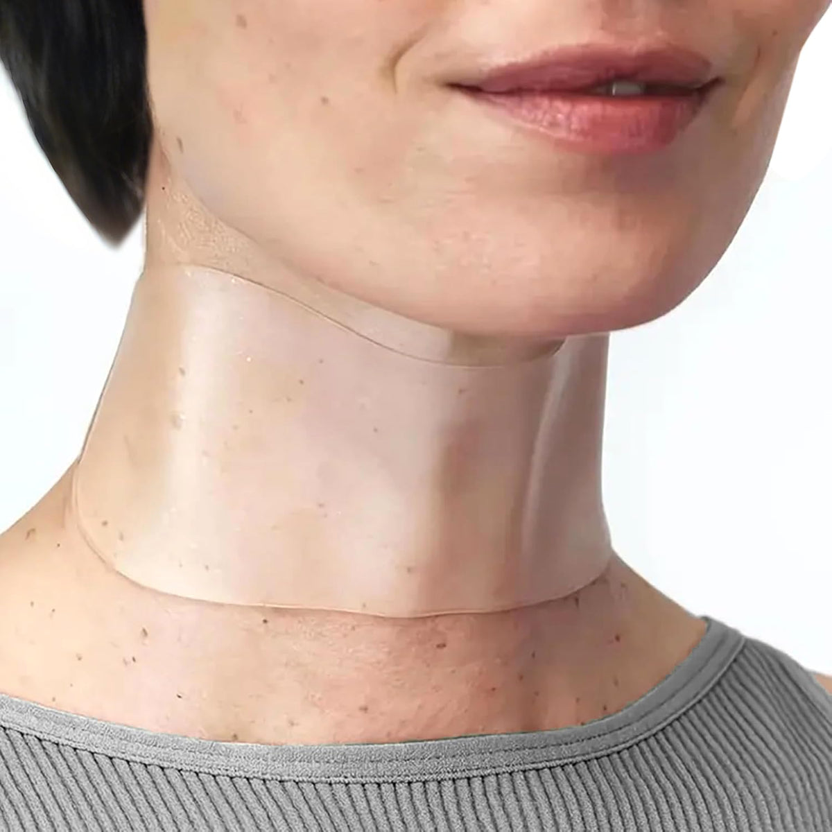 DUBPIRT silicone neck patches smooth deep wrinkles overnight.