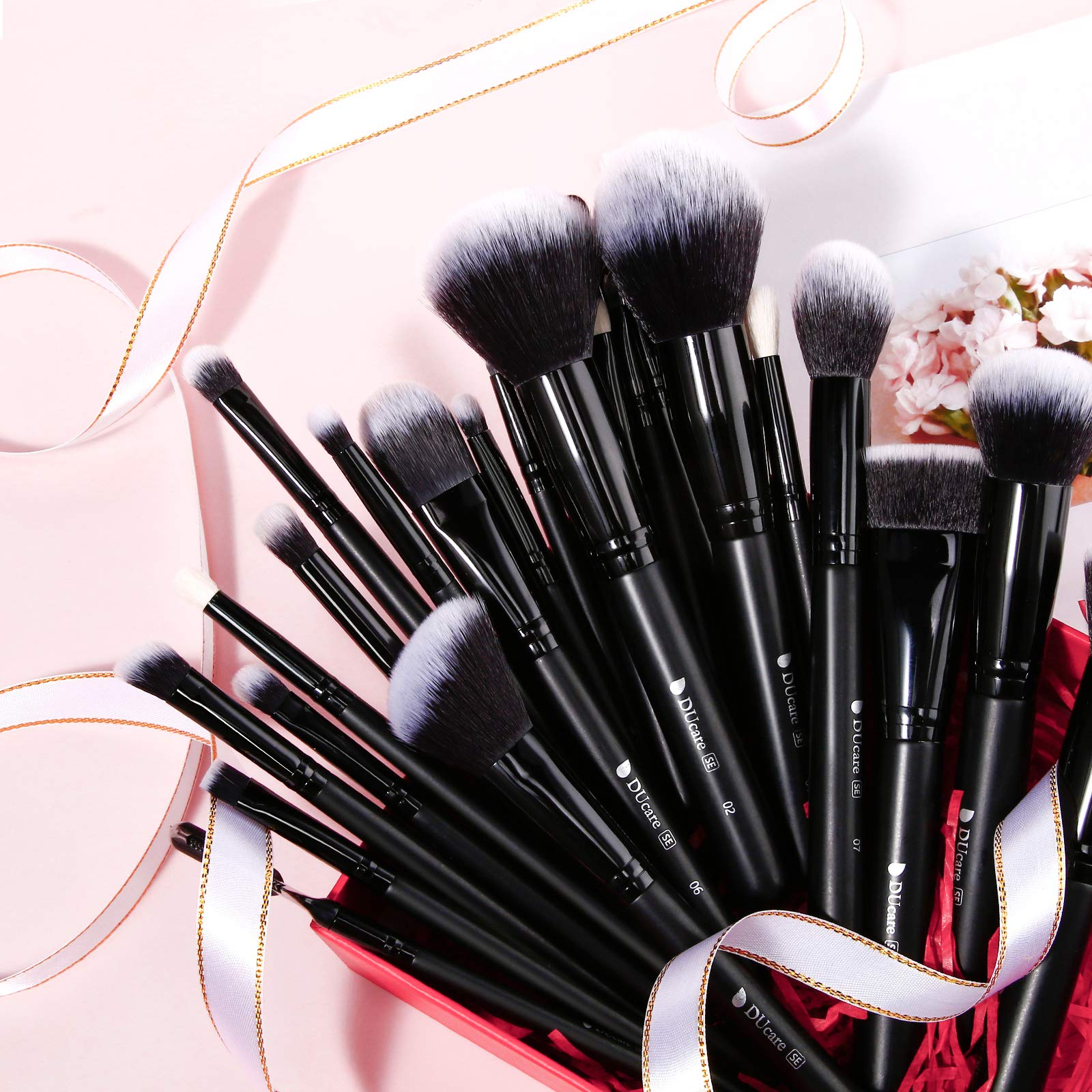 DUcare eye brushes 19 pcs close-up for precise blending and detailing.