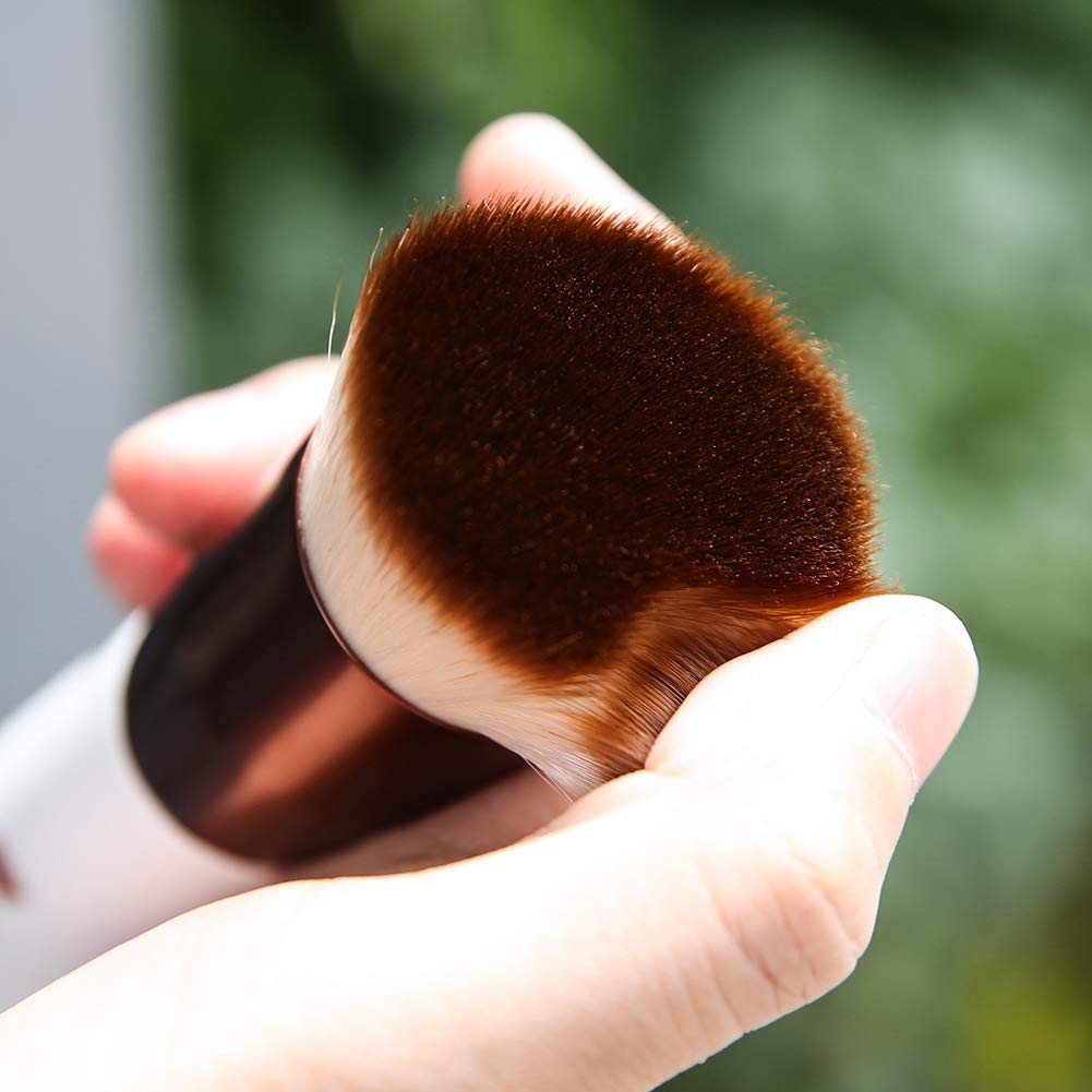 DUcare flat-top kabuki for liquid blending providing quick, even coverage