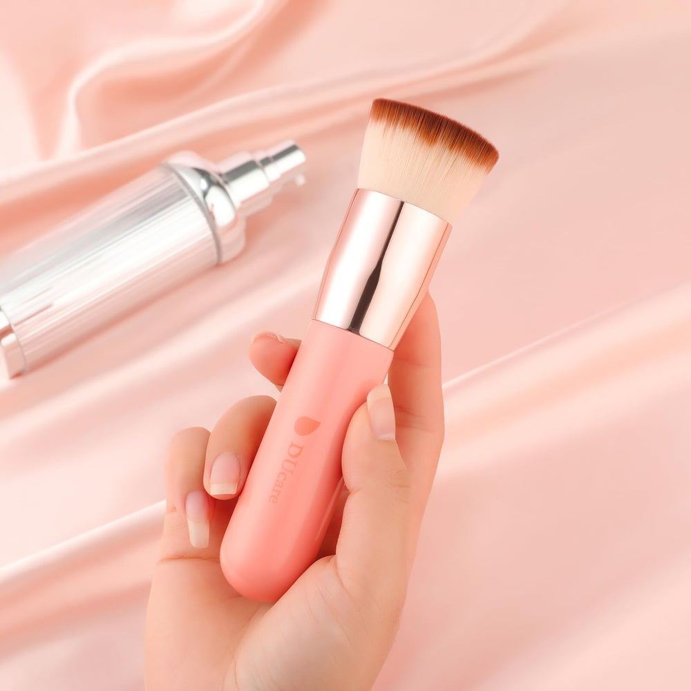 DUcare foundation brush with flat-head versatility for liquid, cream, and powder formulas.