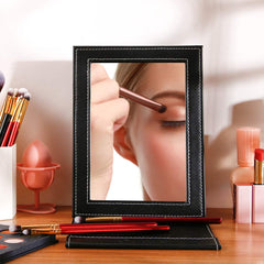 DUcare HD mirror provides distortion-free reflection for precise grooming.