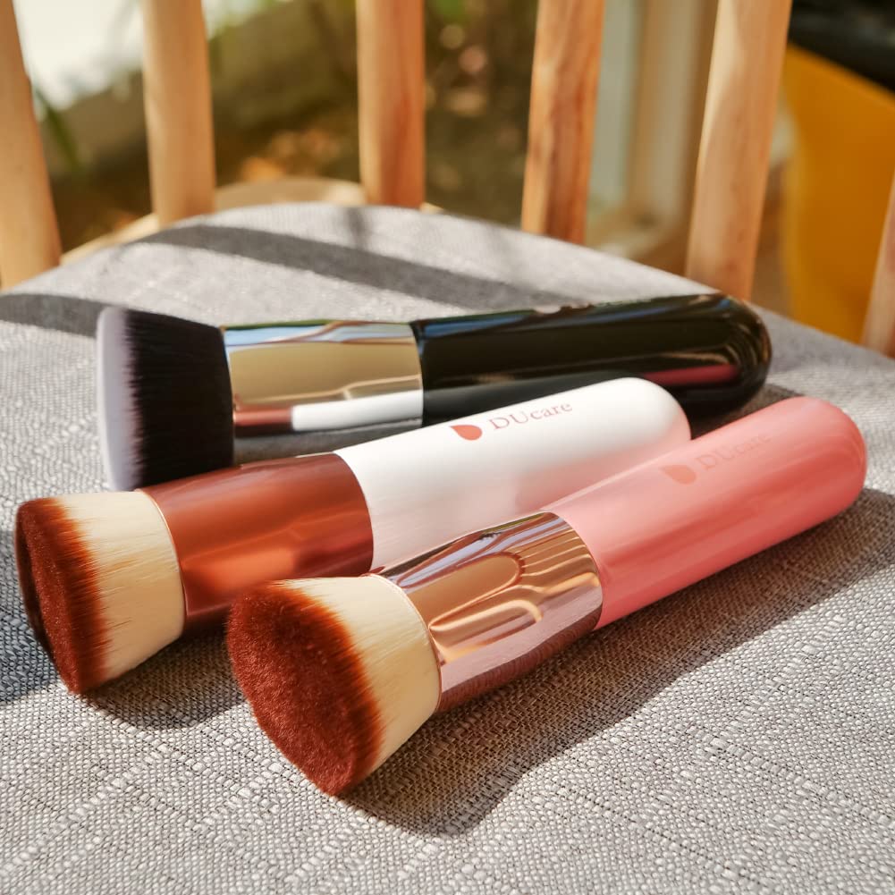 DUcare Kabuki brush easy to clean and skin-friendly tool