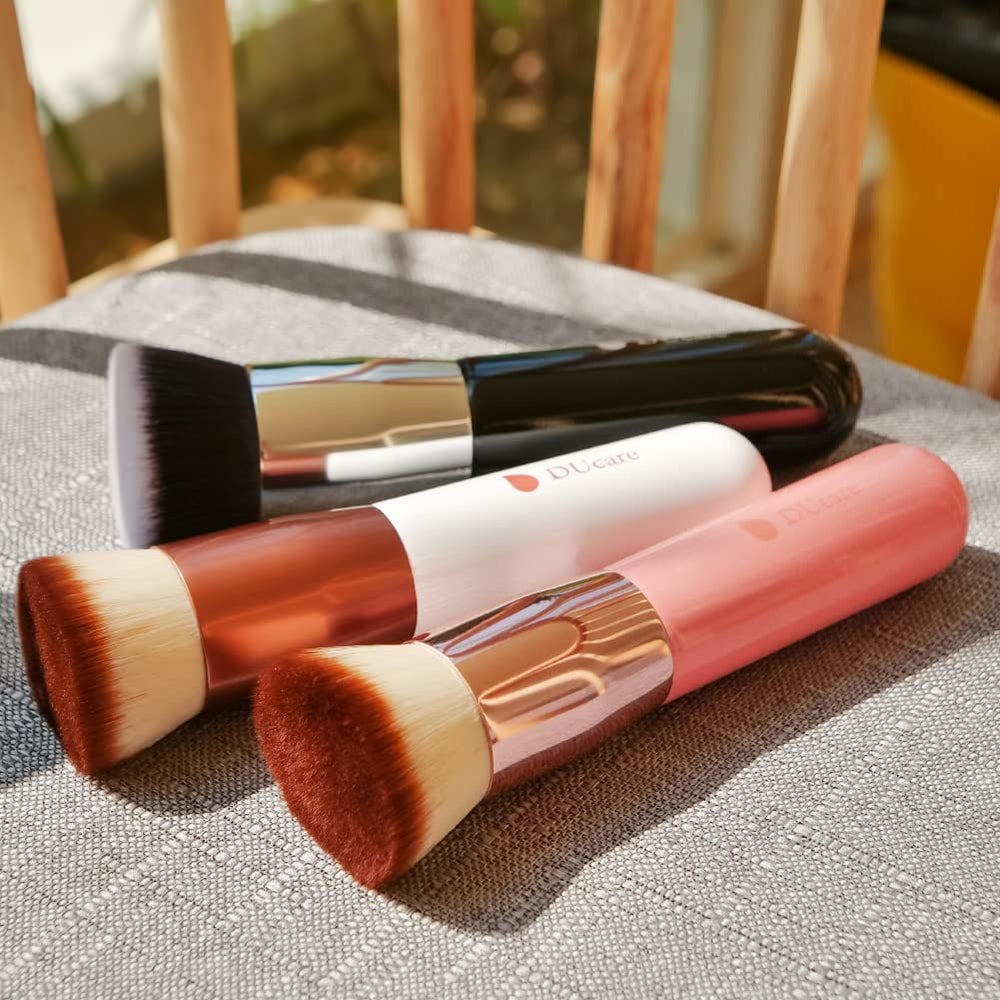 DUcare Kabuki brush easy to clean and skin-friendly tool