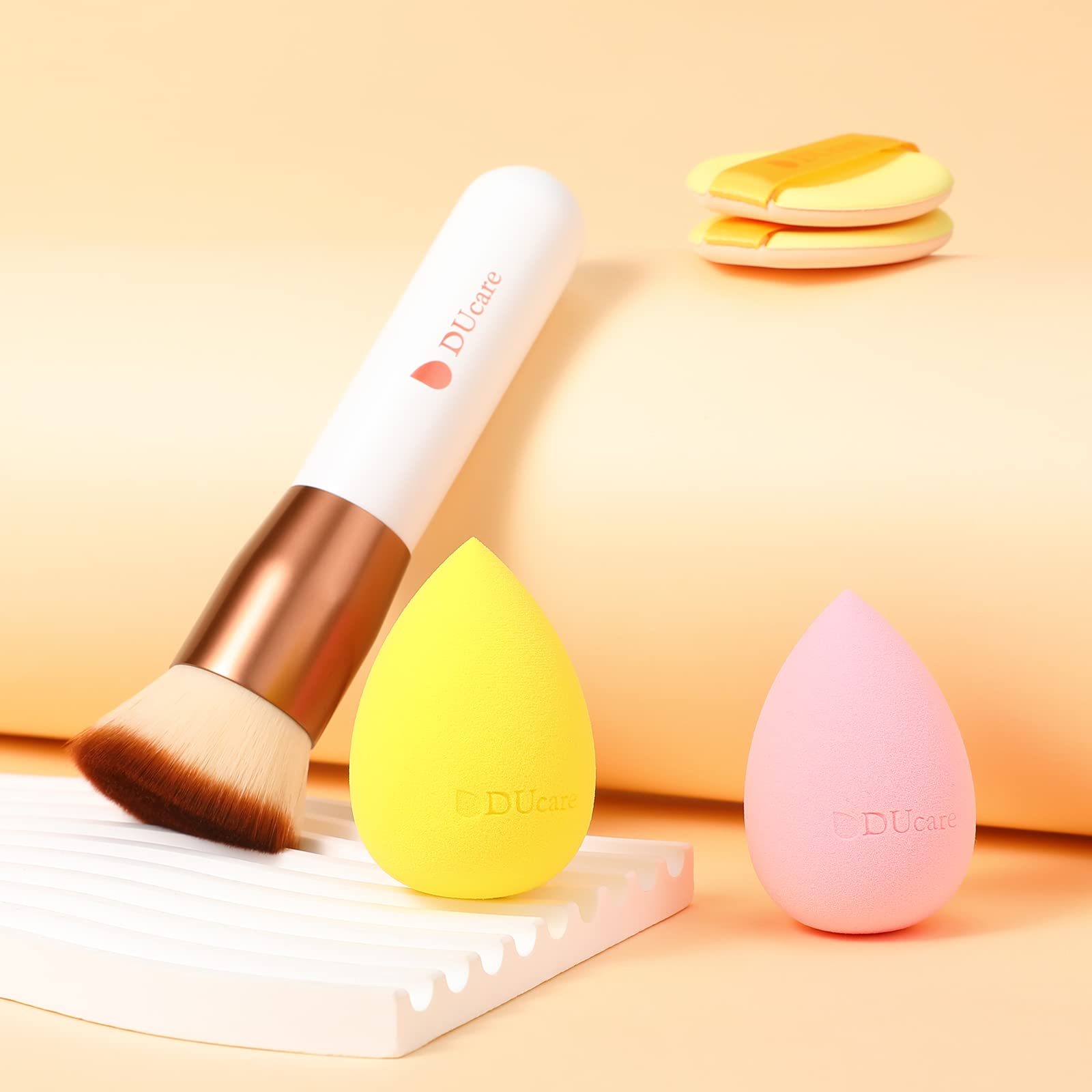 DUcare multi-use brush suitable for powder, liquid, and cream formulas