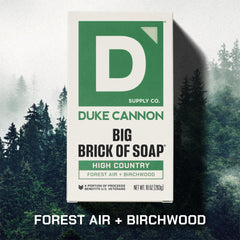 Duke Cannon: fragancia de bosque en barra grande para despertar los sentidos.
