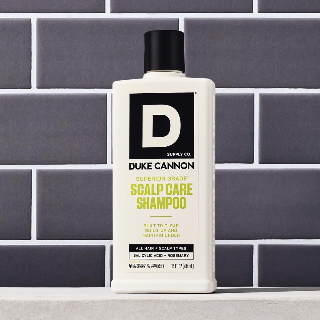 Duke Cannon Champú sin sulfatos cuida del cabello sensible.