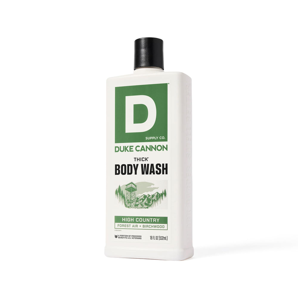 Escena montañosa con Duke Cannon High Country aroma fresco