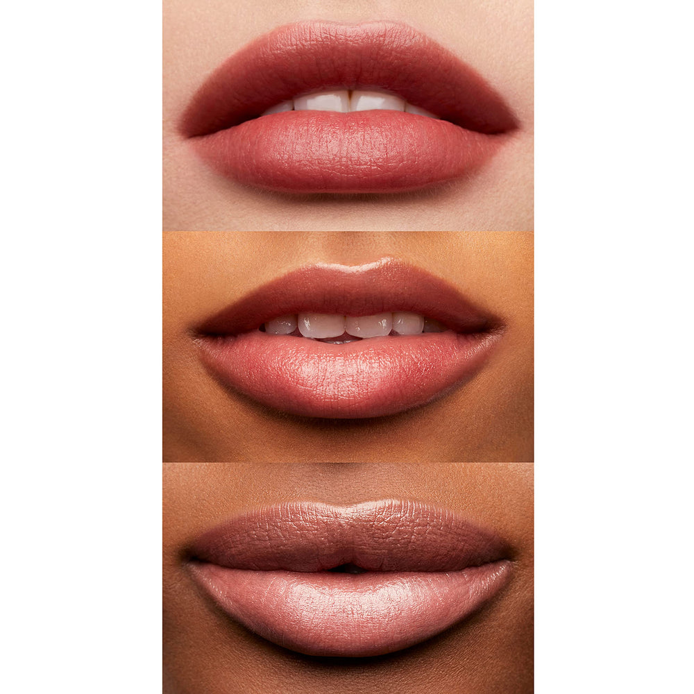 e.l.f. Brillo labial tono rojo ligero, acabado natural y suave.