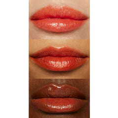 e.l.f. Glow Reviver Slipstick, aplicador en acción, color construible para labios.