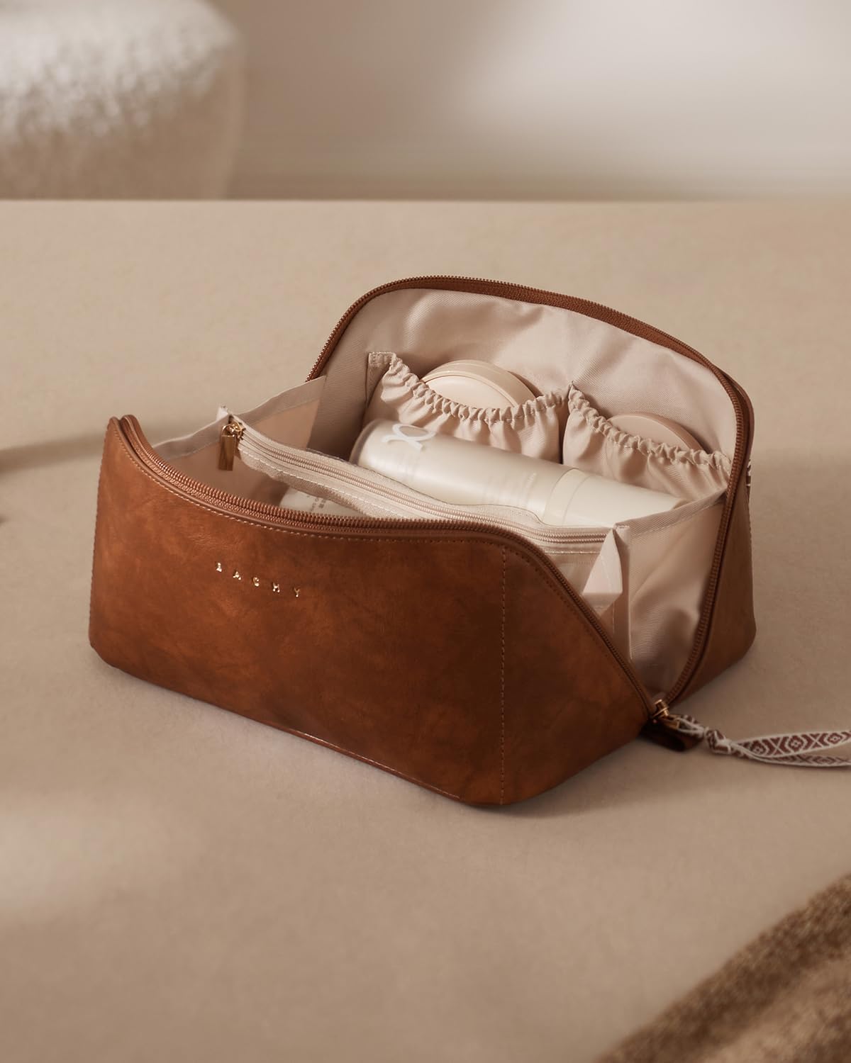 EACHY bag is carry-on ready for flights and trips