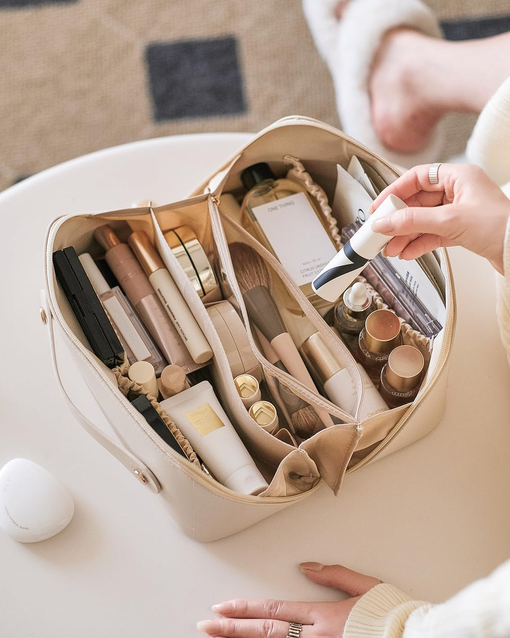 Eachy travel makeup bag – durable materials for lasting daily use.