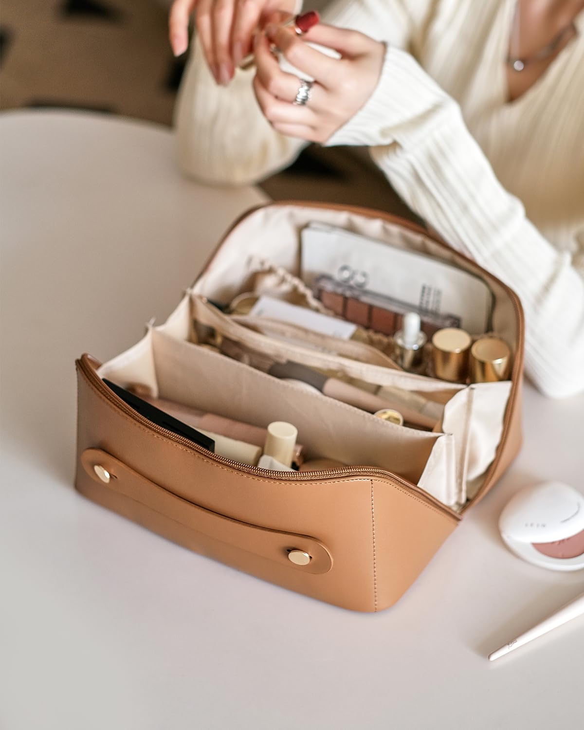 EACHY Travel Makeup Bag makes a thoughtful gift for organized beauty lovers