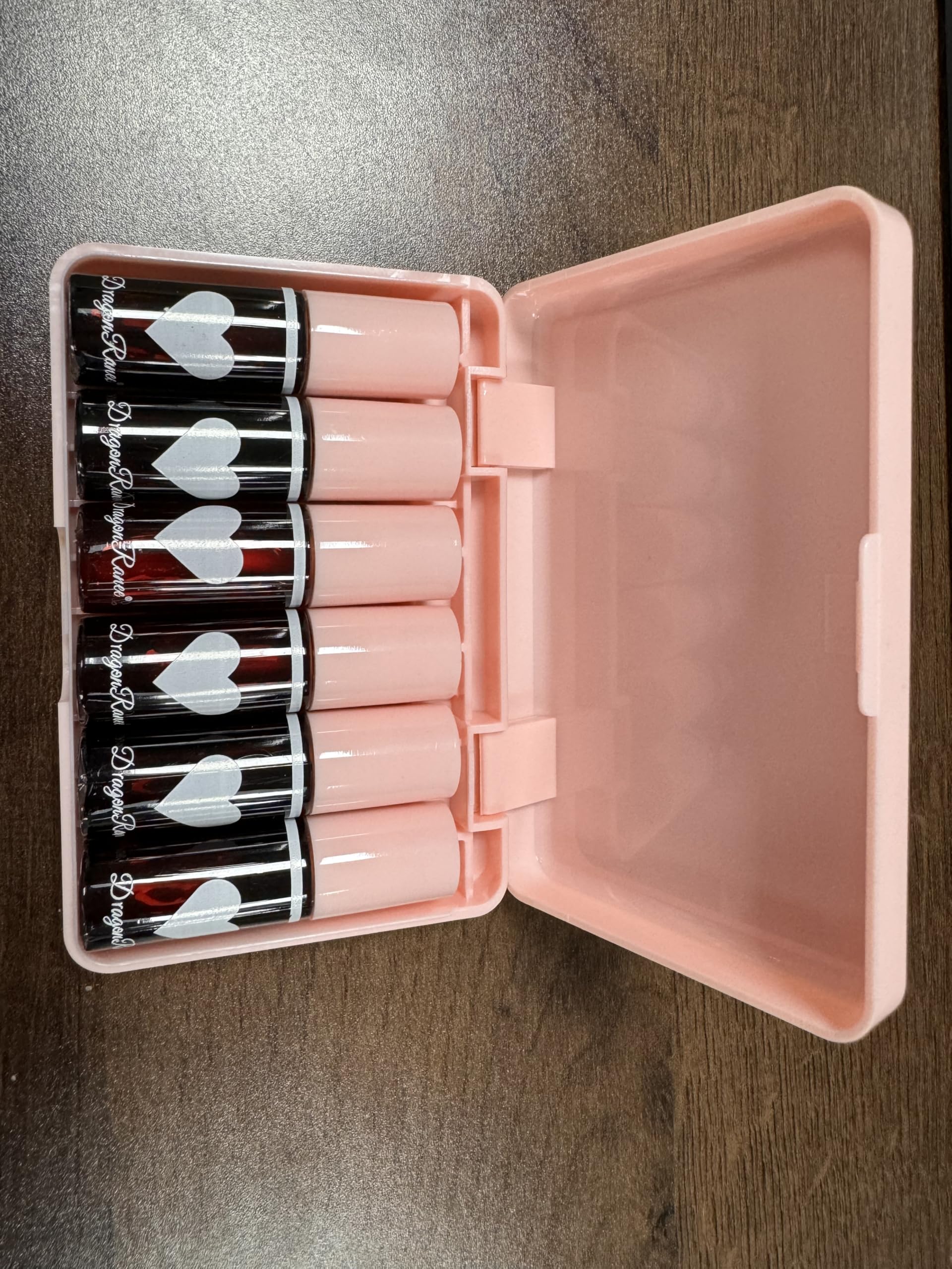 Eakroo high-pigment gloss delivers bold color with lightweight feel