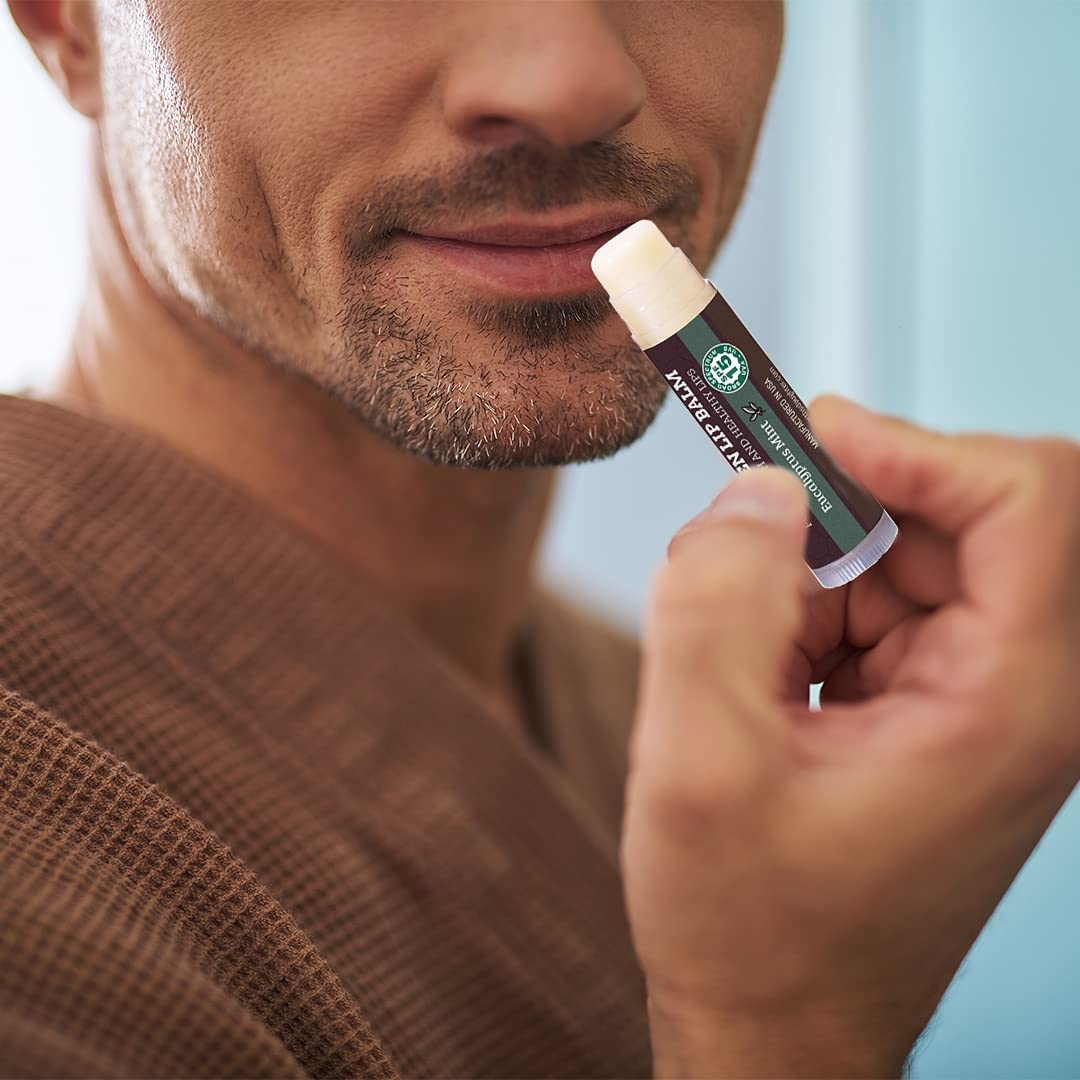 Earth's Daughter bálsamo labial con ingredientes orgánicos: cera de abejas, aceite de coco y vitamina E.