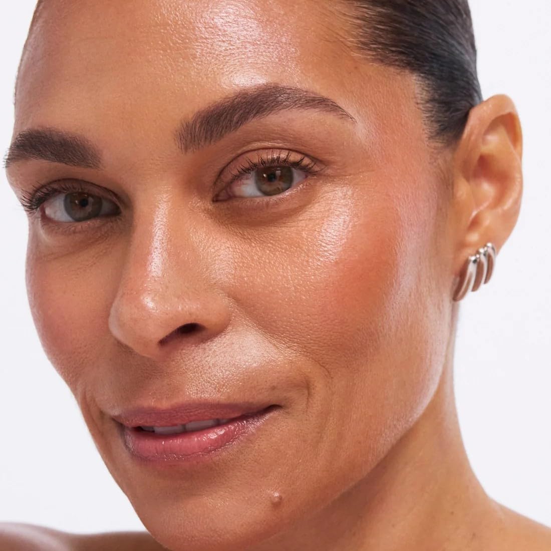 EarthsCure Glow Trio magnetic cap close-up highlighting travel-friendly design