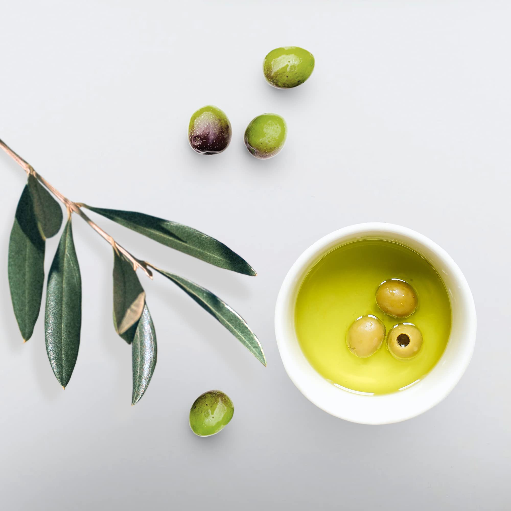 Eco Style Olive Oil Styling Gel adds a glossy finish to styled hair.
