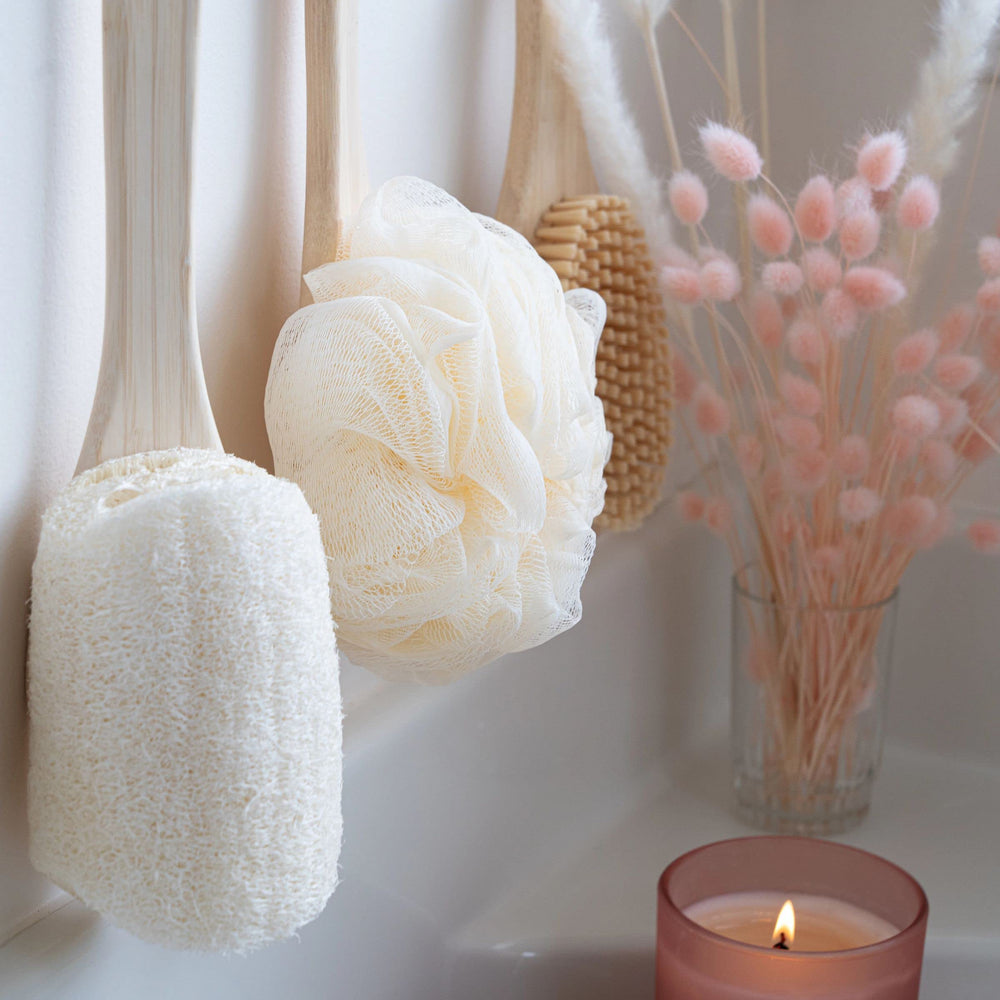 EcoTools EcoPouf Bath Brush hanging ribbon for quick drying