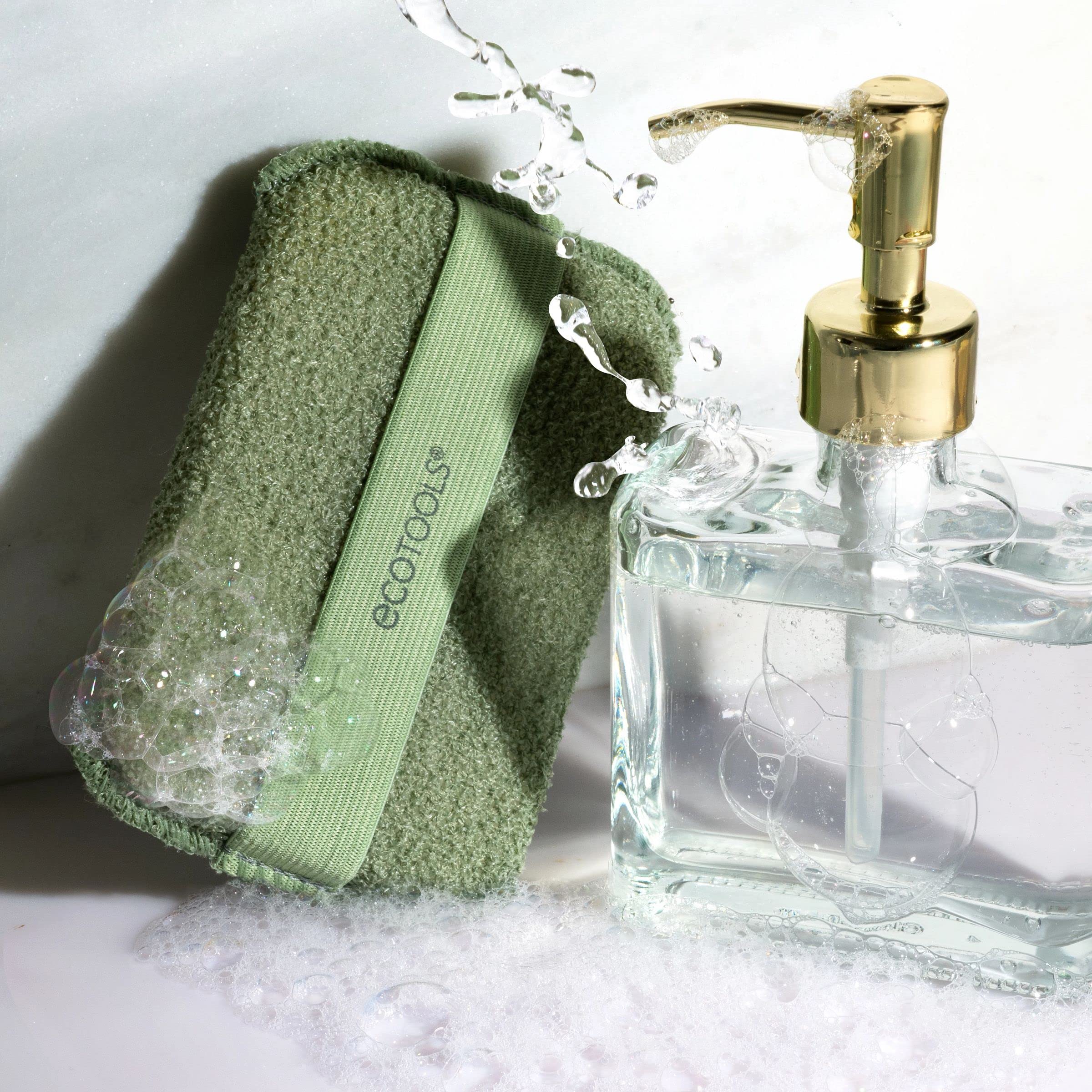 EcoTools exfoliante corporal hecho con materiales texturizados para mayor limpieza.