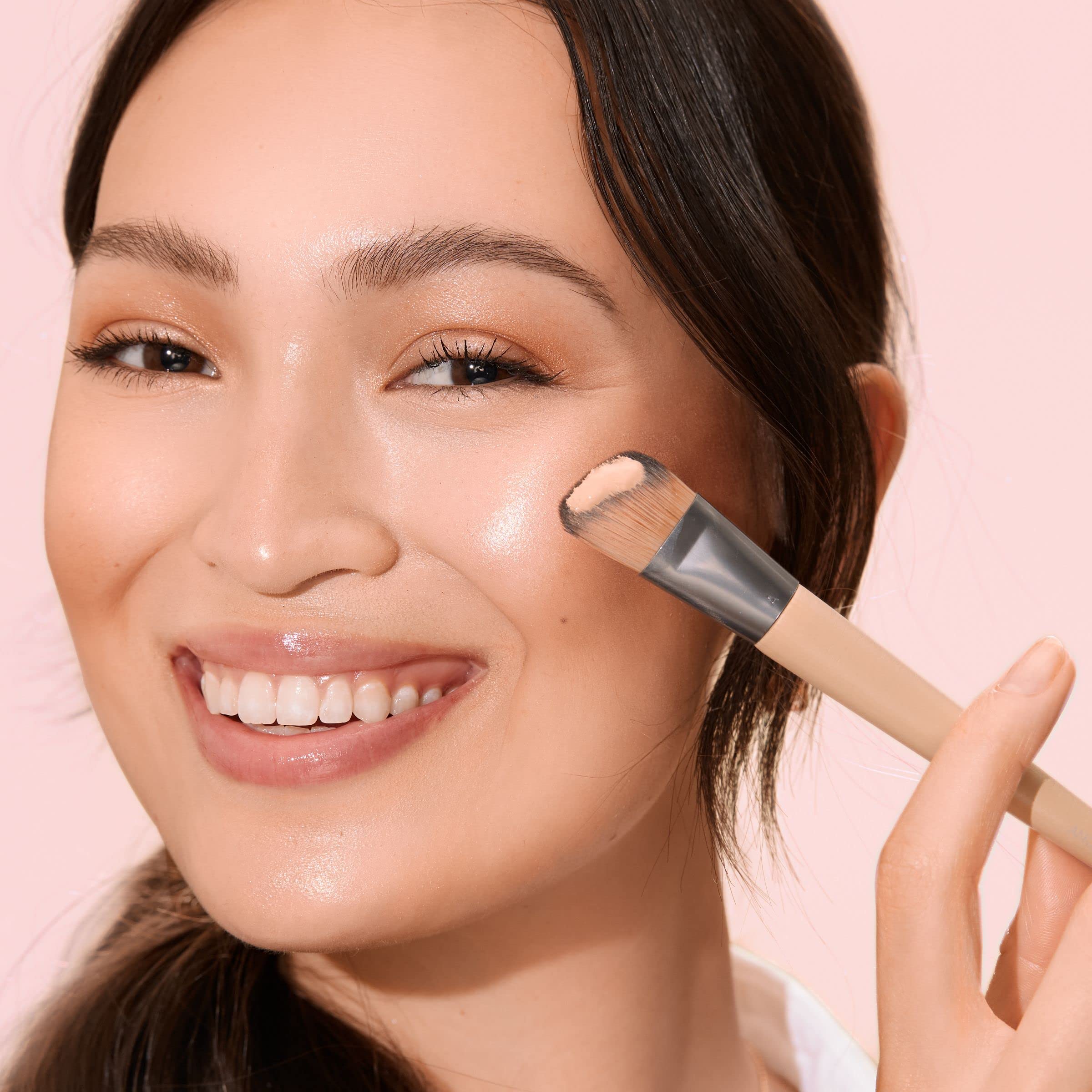 EcoTools eyeshadow brush delivering soft application and blendable color.