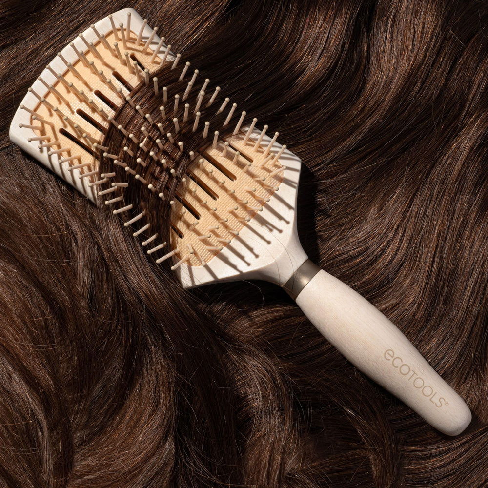 Flexible bristles for knot-free, pain-free detangling on all hair types.