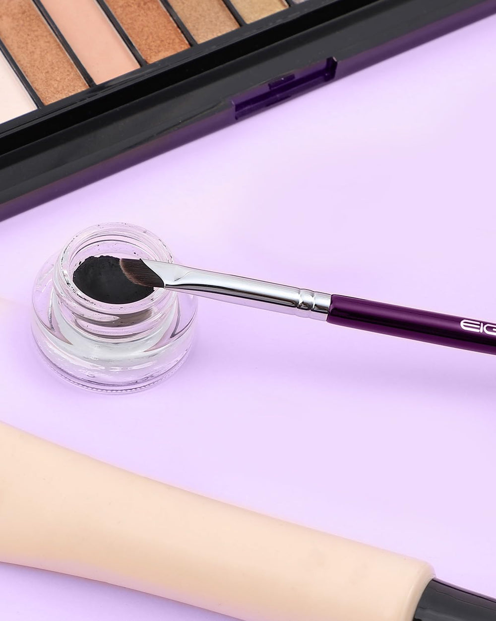 EIGSHOW E865 Purple easy-clean brush simplifies post-application maintenance.