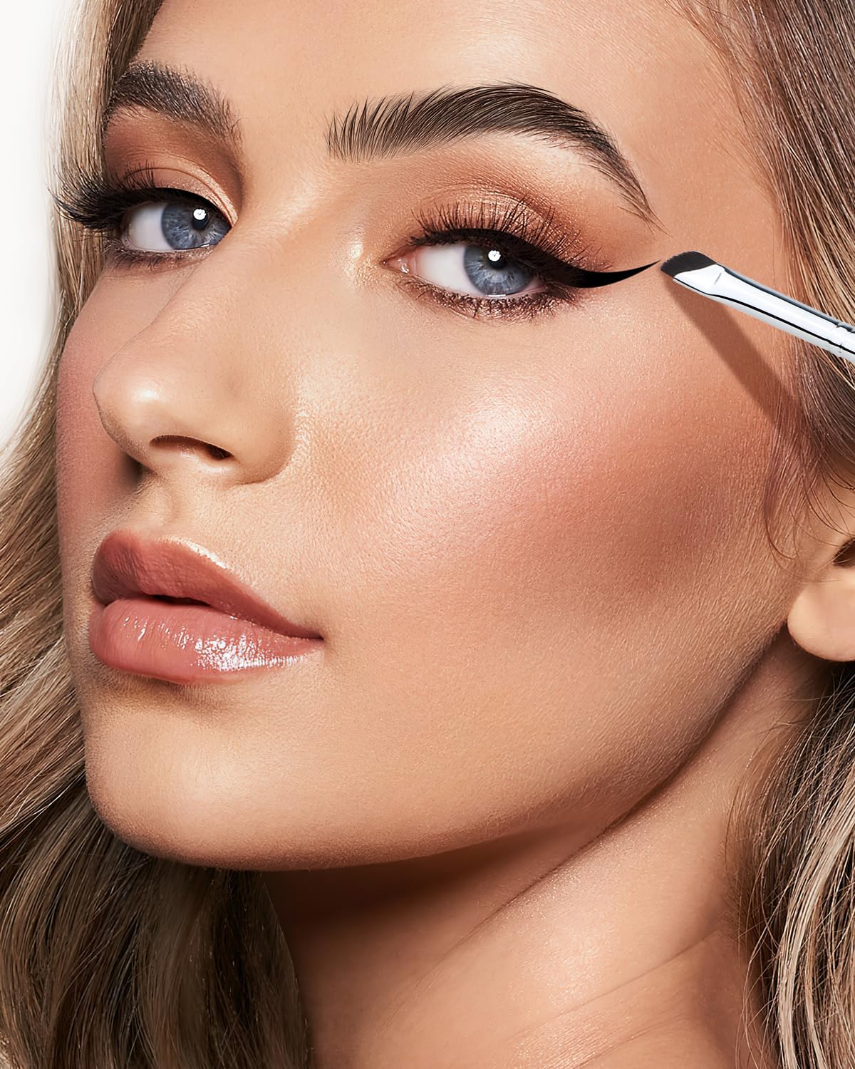 EIGSHOW E865 Purple soft synthetic bristles glide smoothly for steady lines.