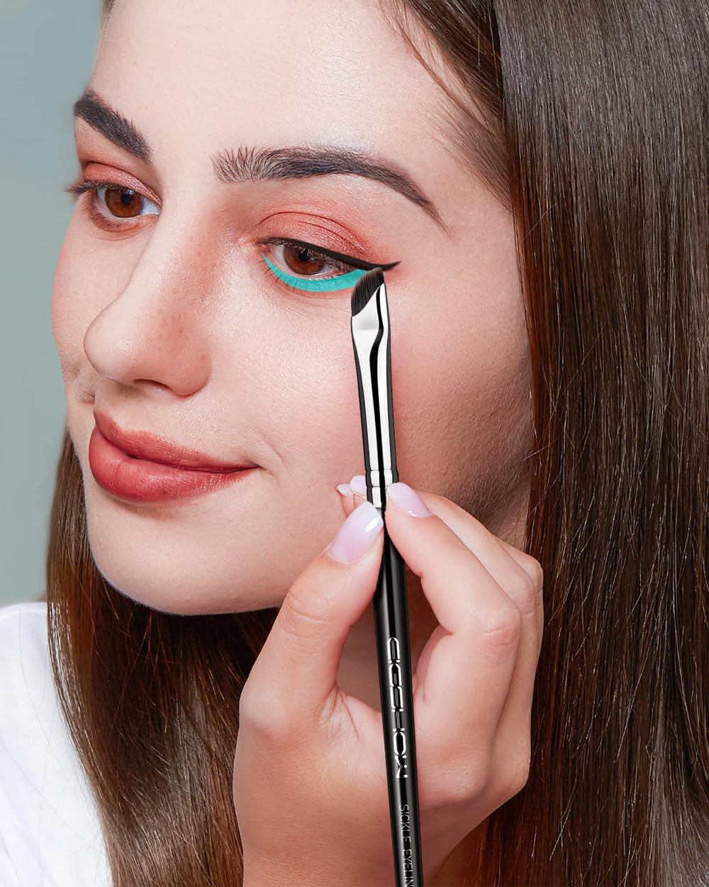 EIGSHOW soft vegan bristles glide for gentle makeup application