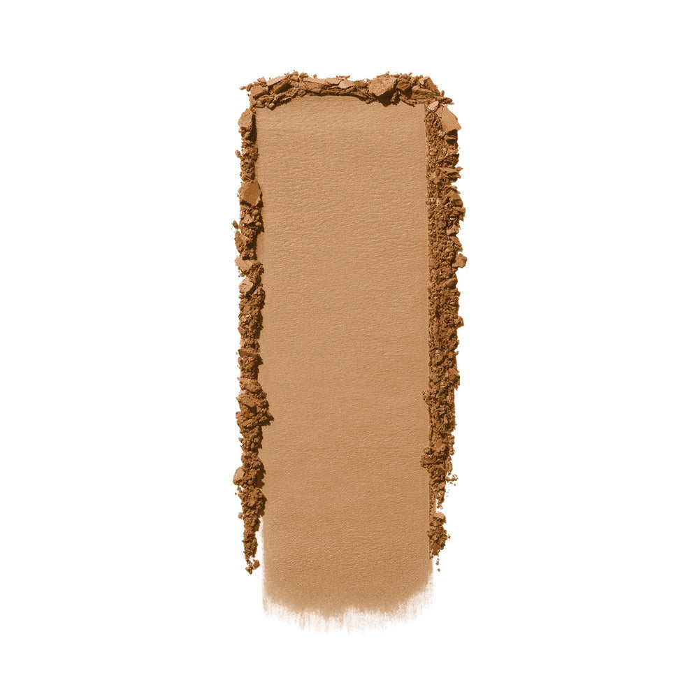 e.l.f. bronceador mate muestra tono natural en mejilla.