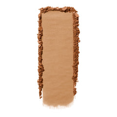 Textura suave del bronceador con primer infundido para difuminar.