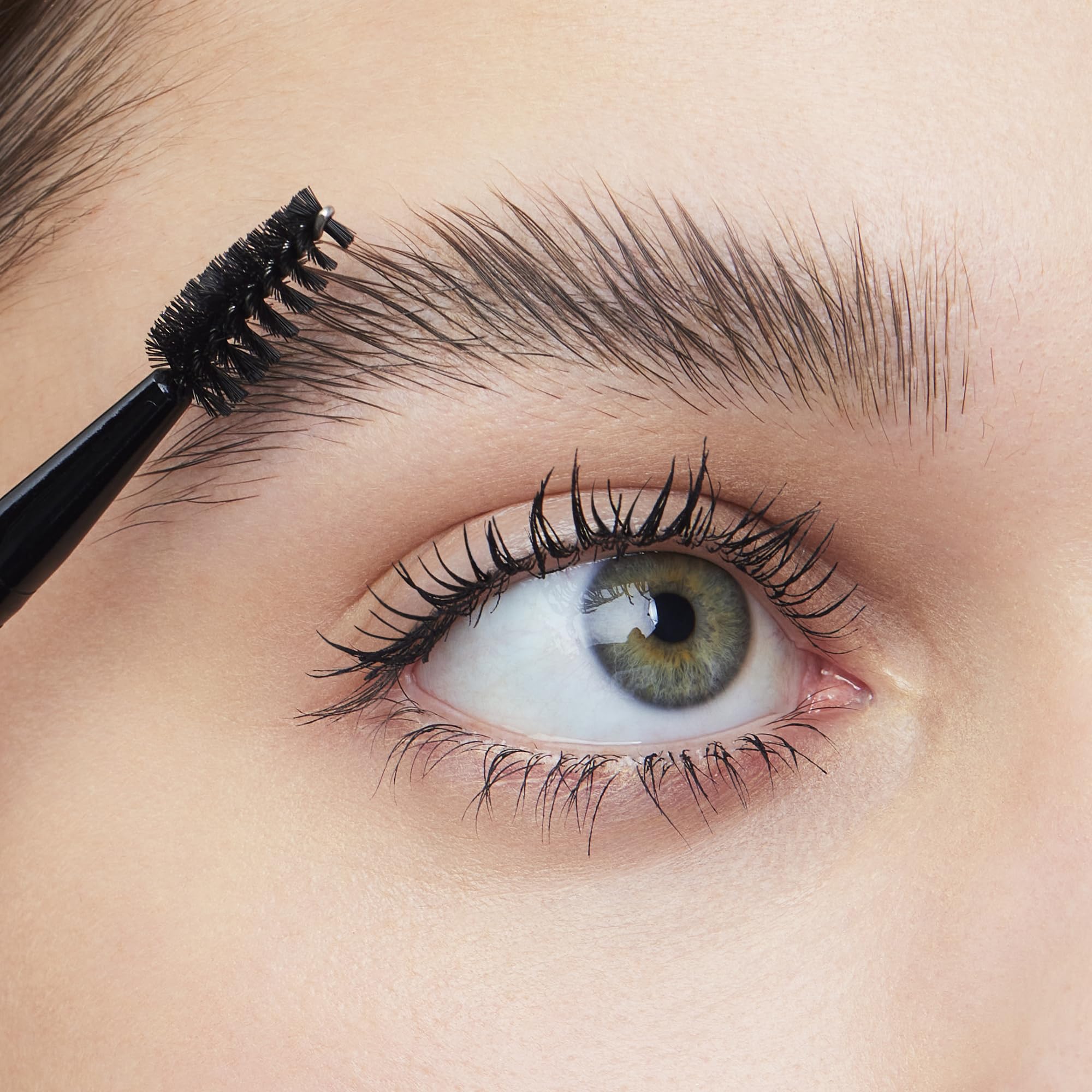 e.l.f. Brow Lift Applicator dampens spoolie for better control