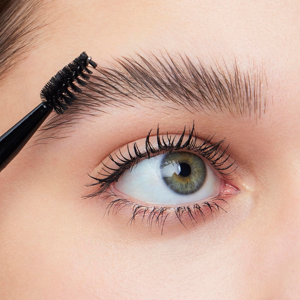 e.l.f. Brow Lift Applicator dampens spoolie for better control