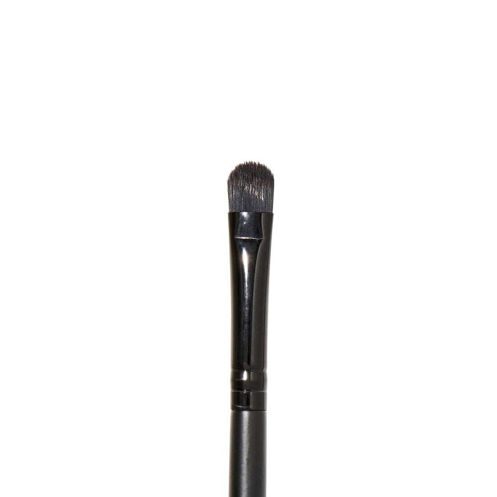e.l.f. concealer brush ergonomic handle for comfortable blending