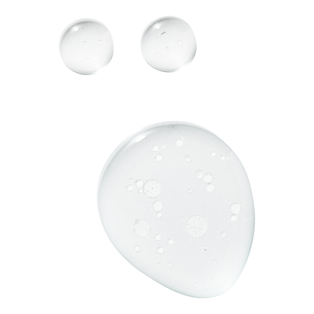 Aplicación suave de e.l.f. SKIN Holy Hydration Off para quitar maquillaje de ojos y labios