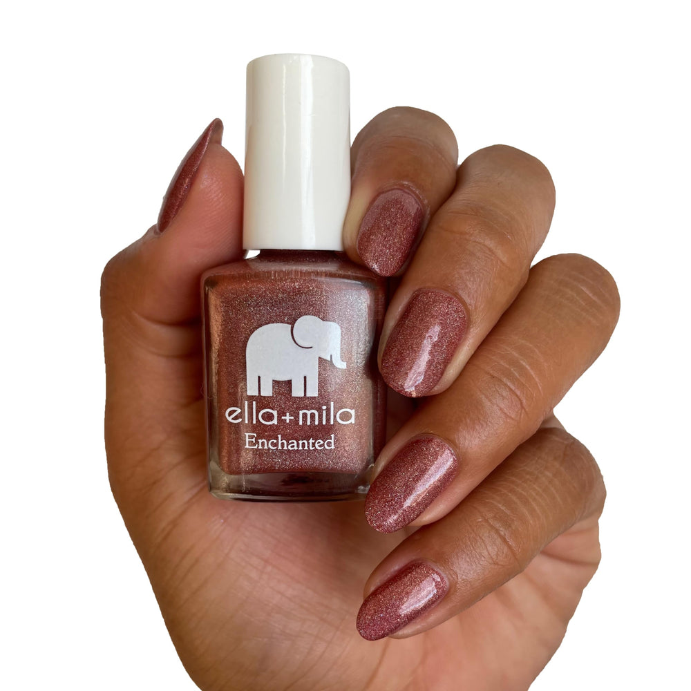 ella+mila Oasis long-lasting shine on nails, ideal for week-long wear.