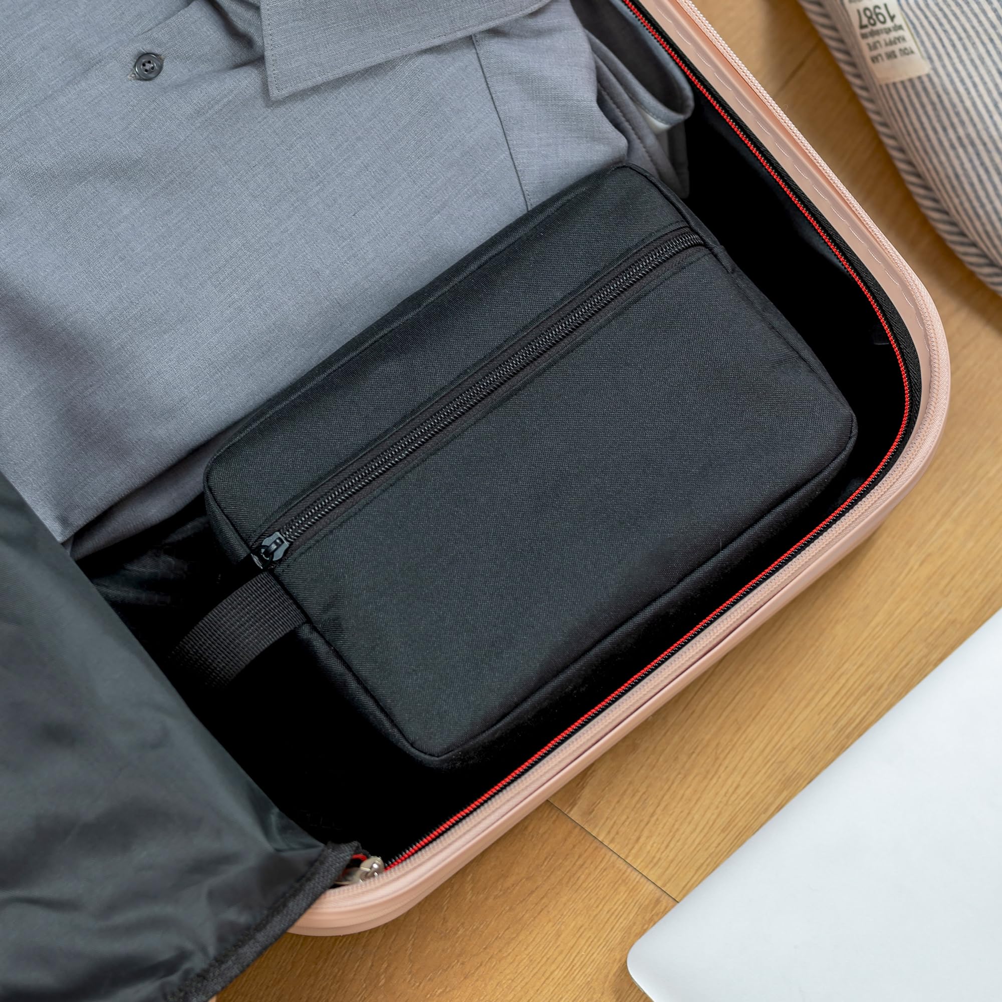 Elviros travel bag makes a stylish, lasting gift for travelers.