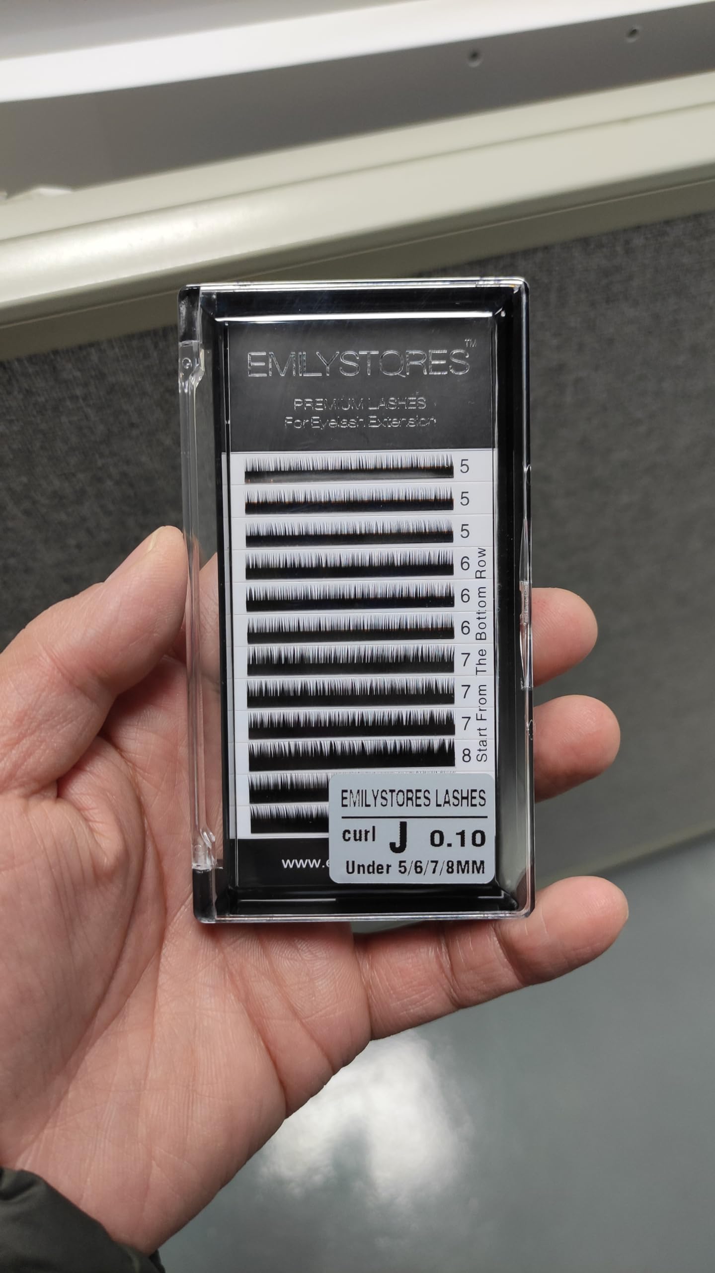 EMILYSTORES mixed-length bottom lash extensions tray offers 5mm to 8mm options for a tailored look.