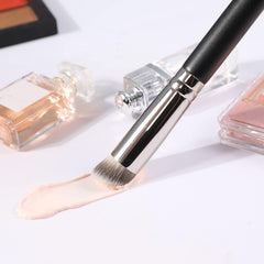 Energy 270 dense vegan bristles provide even, gentle makeup application.