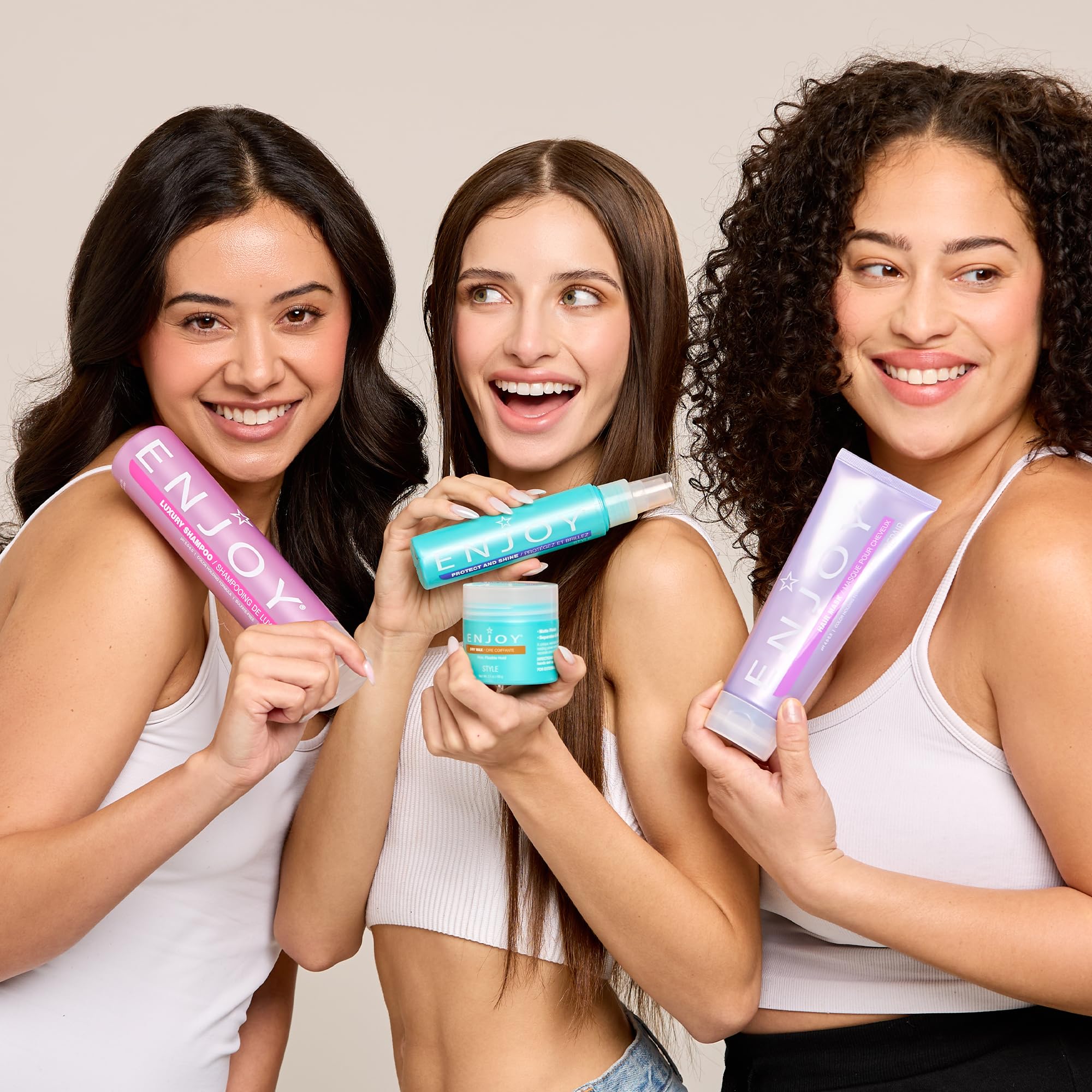 Fórmula avanzada de Enjoy Mousse aporta suavidad y brillo sin apelmazar.