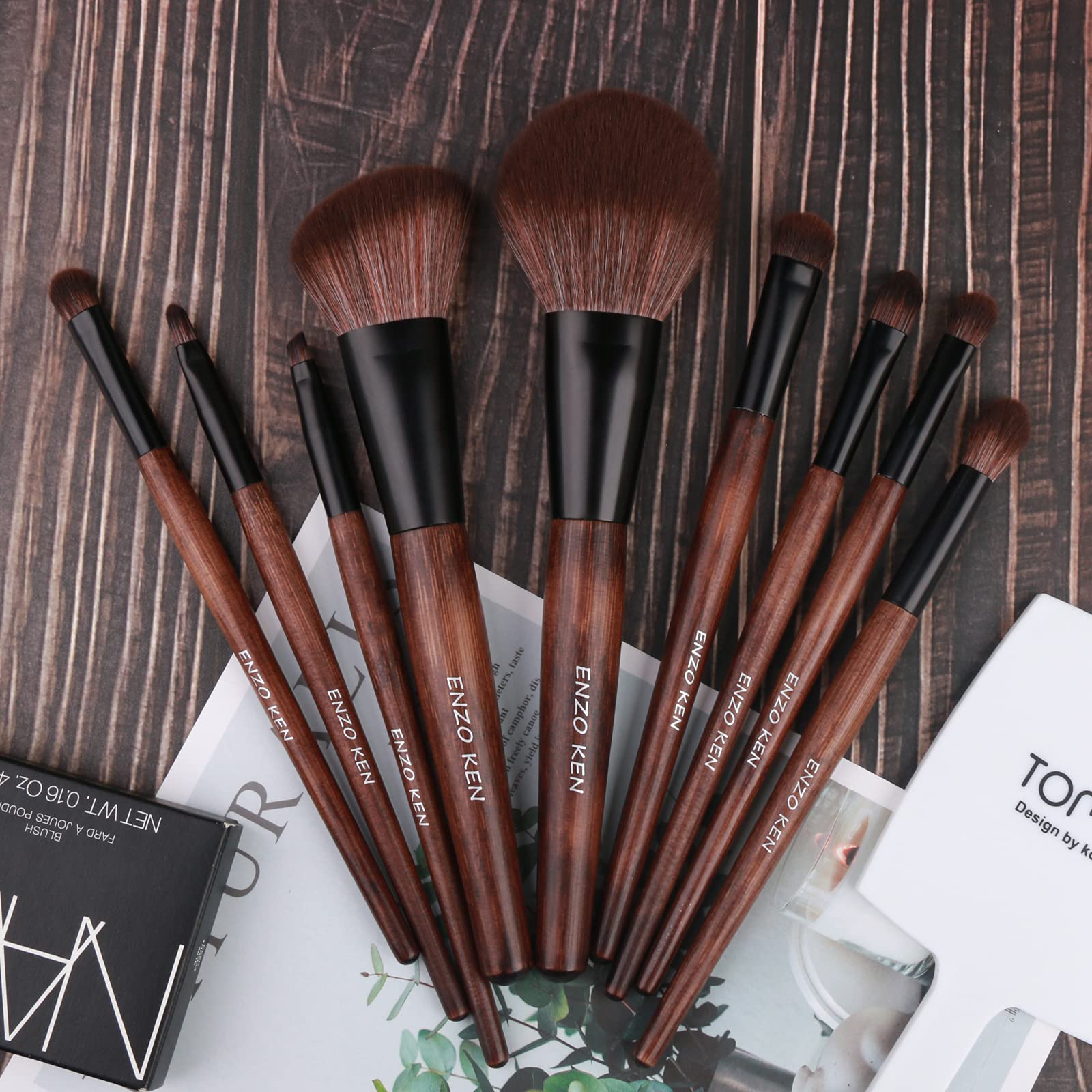 ENZO KEN travel case keeps brushes organized and protected.