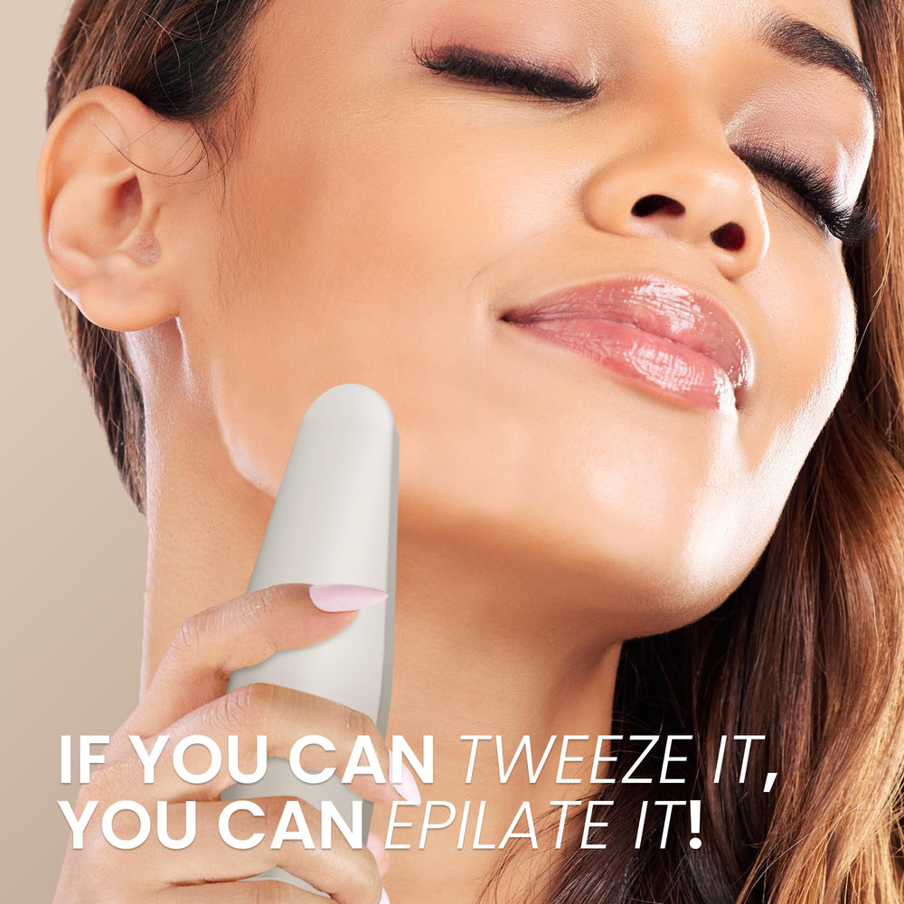 Compact travel case keeps Epilady Esthetic Pearl organized.