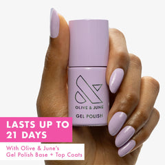 Olive & June: esmalte gel en botella, tono lila invitación para look suave.