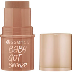 essence Baby Got Bronze easy-apply-blend on cheekbones for seamless sun-kissed glow.