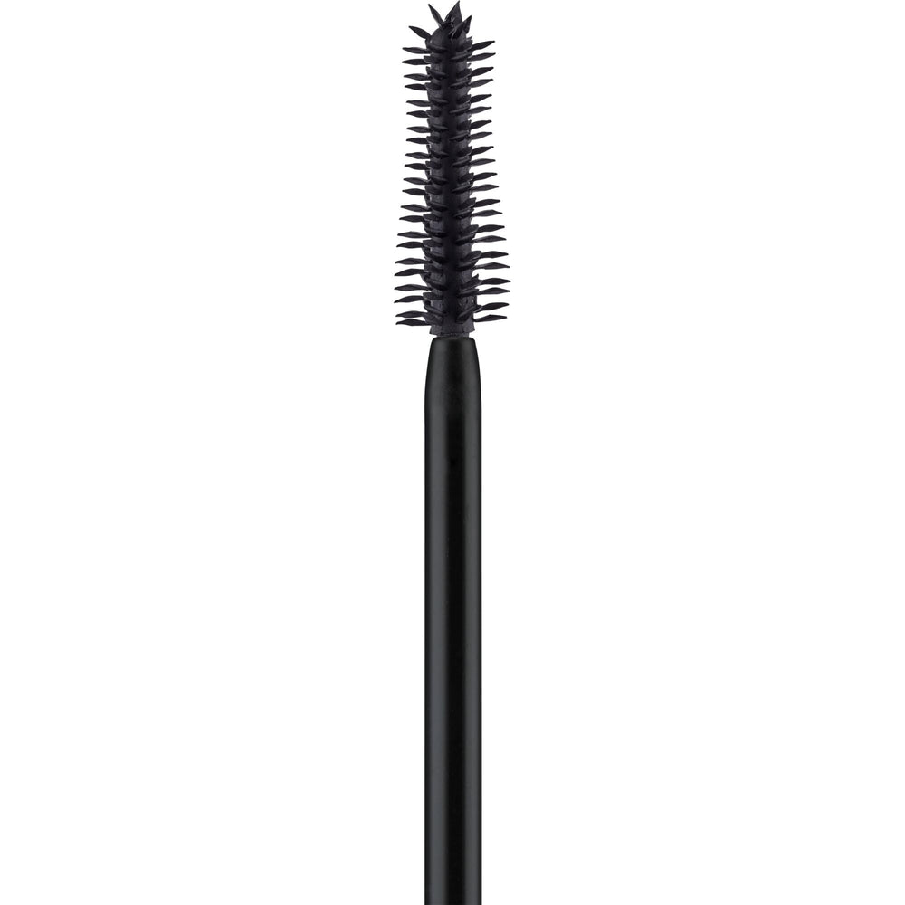 Essence Call Me Queen: longitud dramática para pestañas visibles.