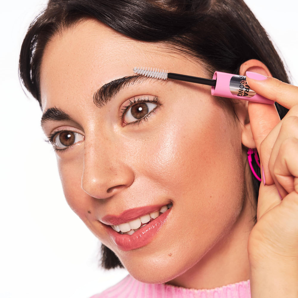 Cejas laminadas con efecto natural gracias al gel essence.