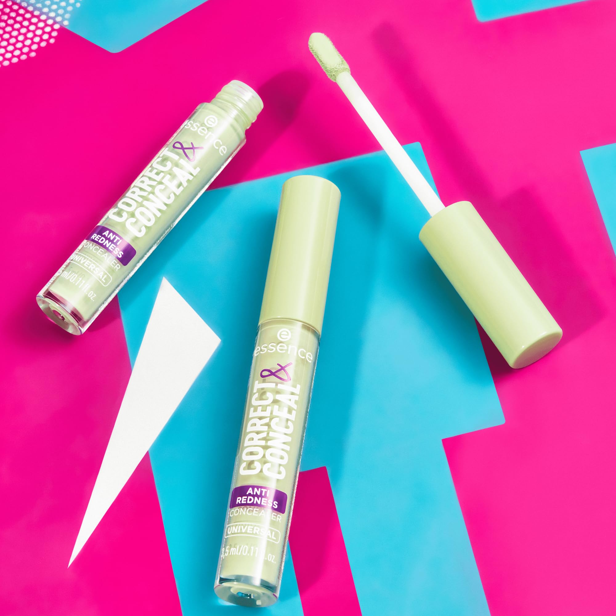 essence Correct & Conceal envase verde y compacto para viaje