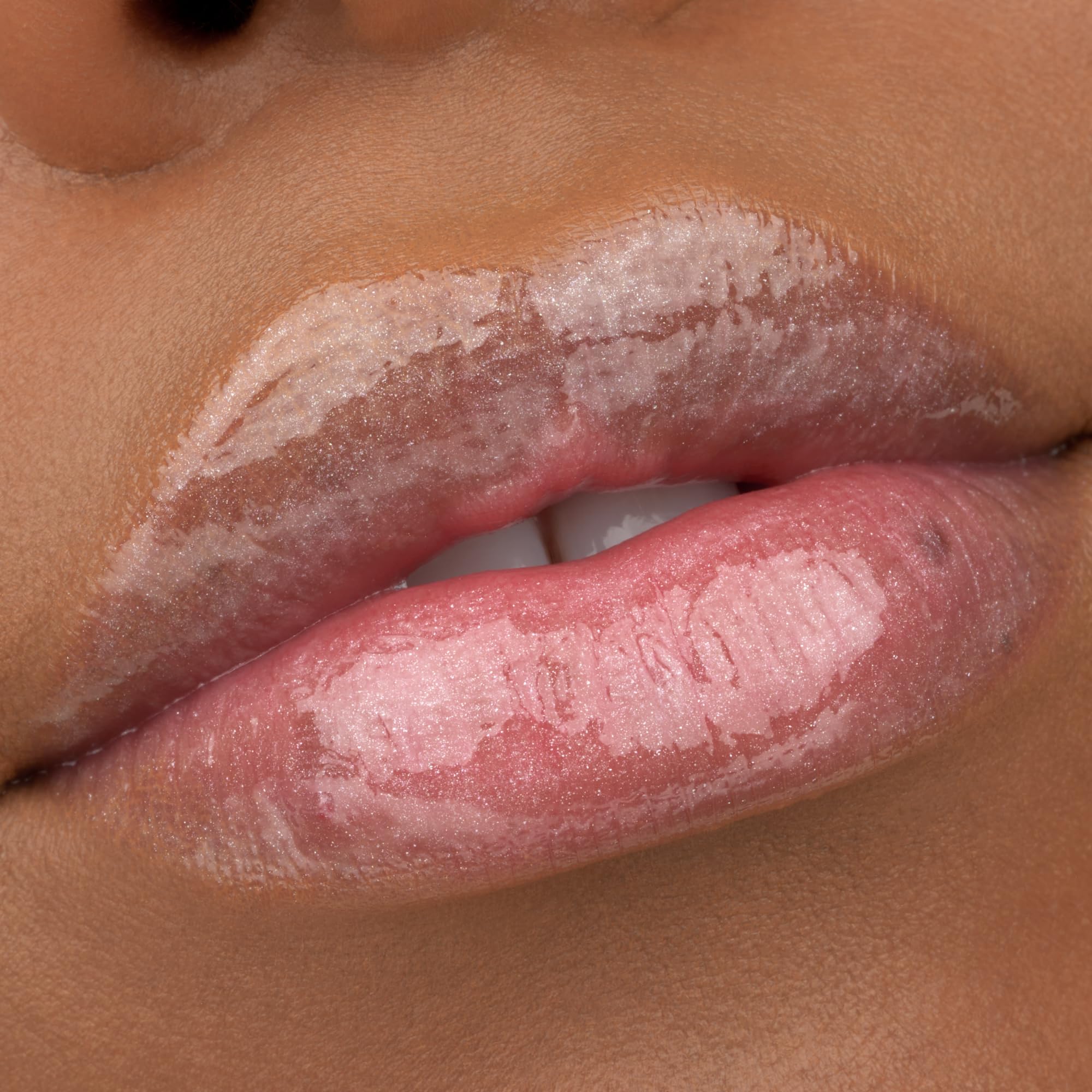 essence efecto volumen sutil para labios más llenos