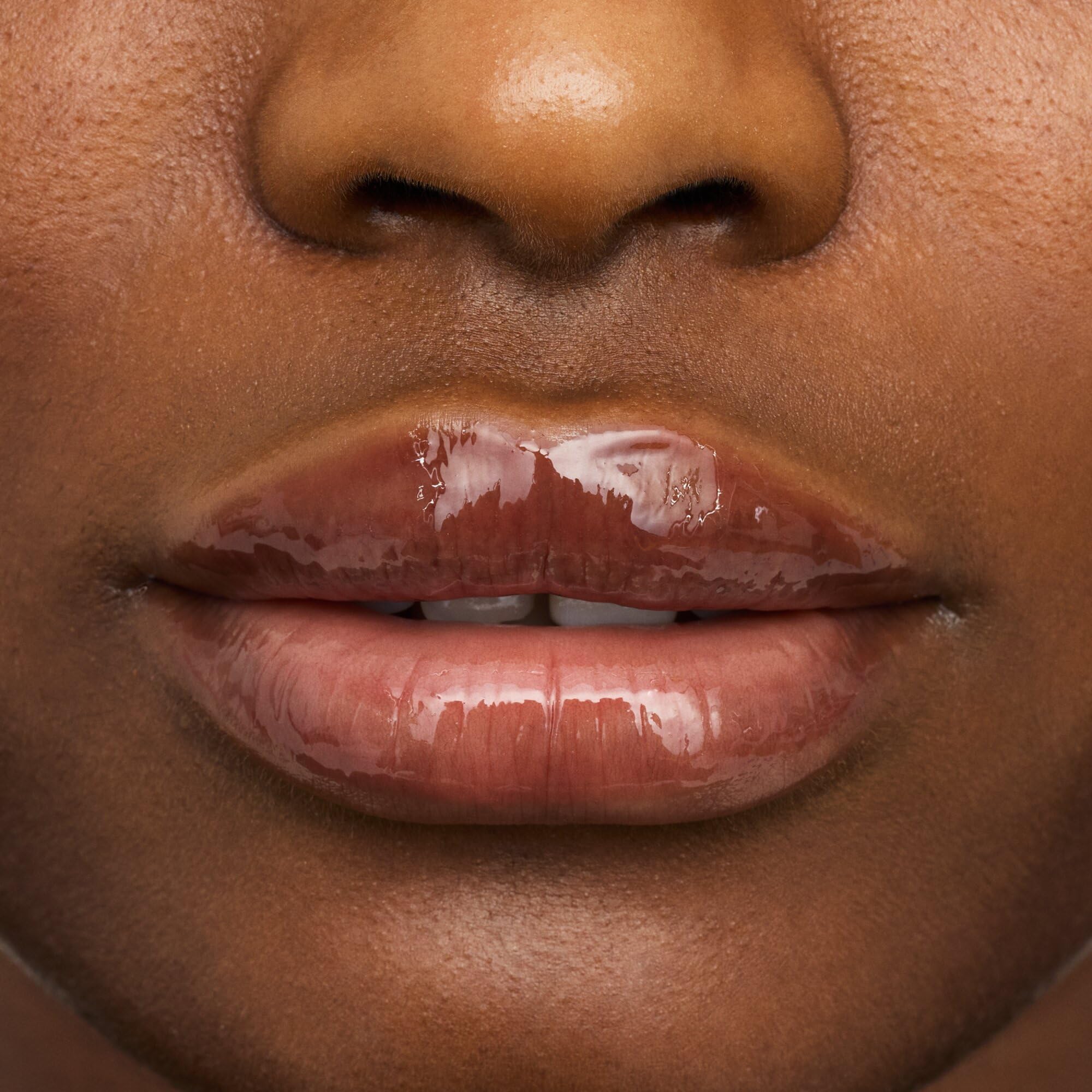 essence Hydra Kiss Lip Oil doe-foot-applicator for precise nourishment