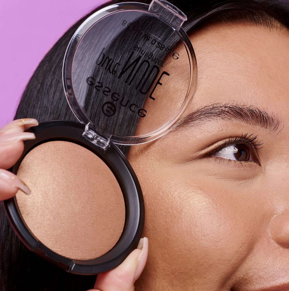 Essence Iluminador Puro Nude, fabricado en Polonia con control de calidad.